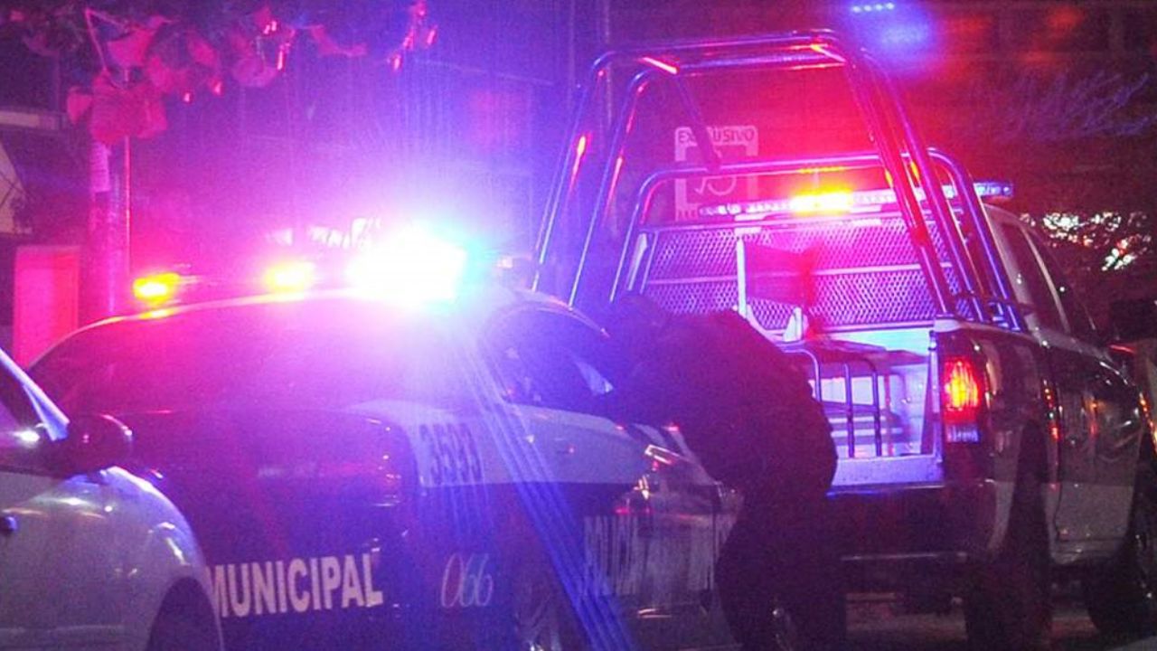 Sicarios acribillan y matan a hombre; trató de huir por techos de varias casas