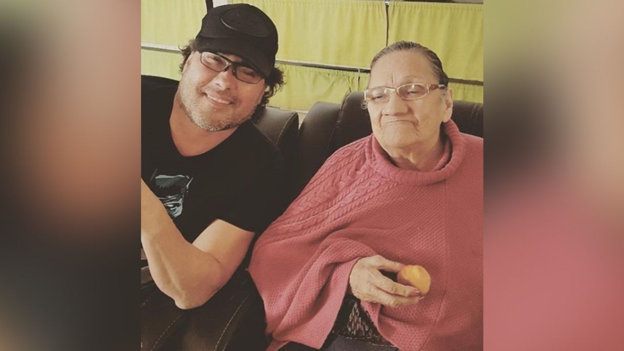 Eduardo Yáñez, devastado por la pérdida de su madre, María Eugenia