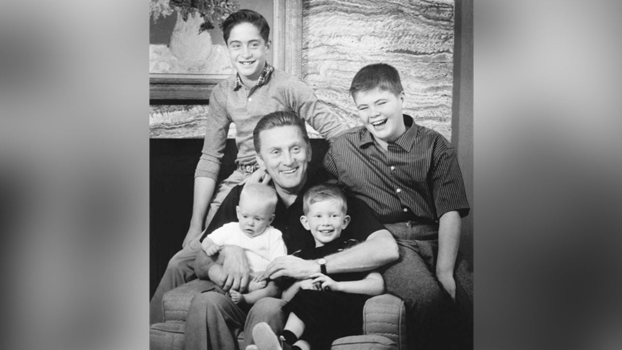 Kirk Douglas no deja nada a sus hijos; sus 60mdd son dirigidos a la caridad
