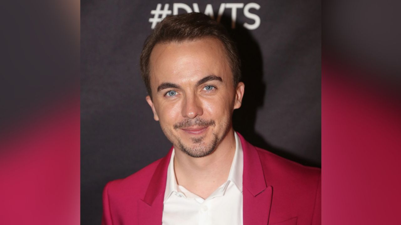 Actor de ‘Malcom el de en medio’ protagoniza sensual baile sin camisa