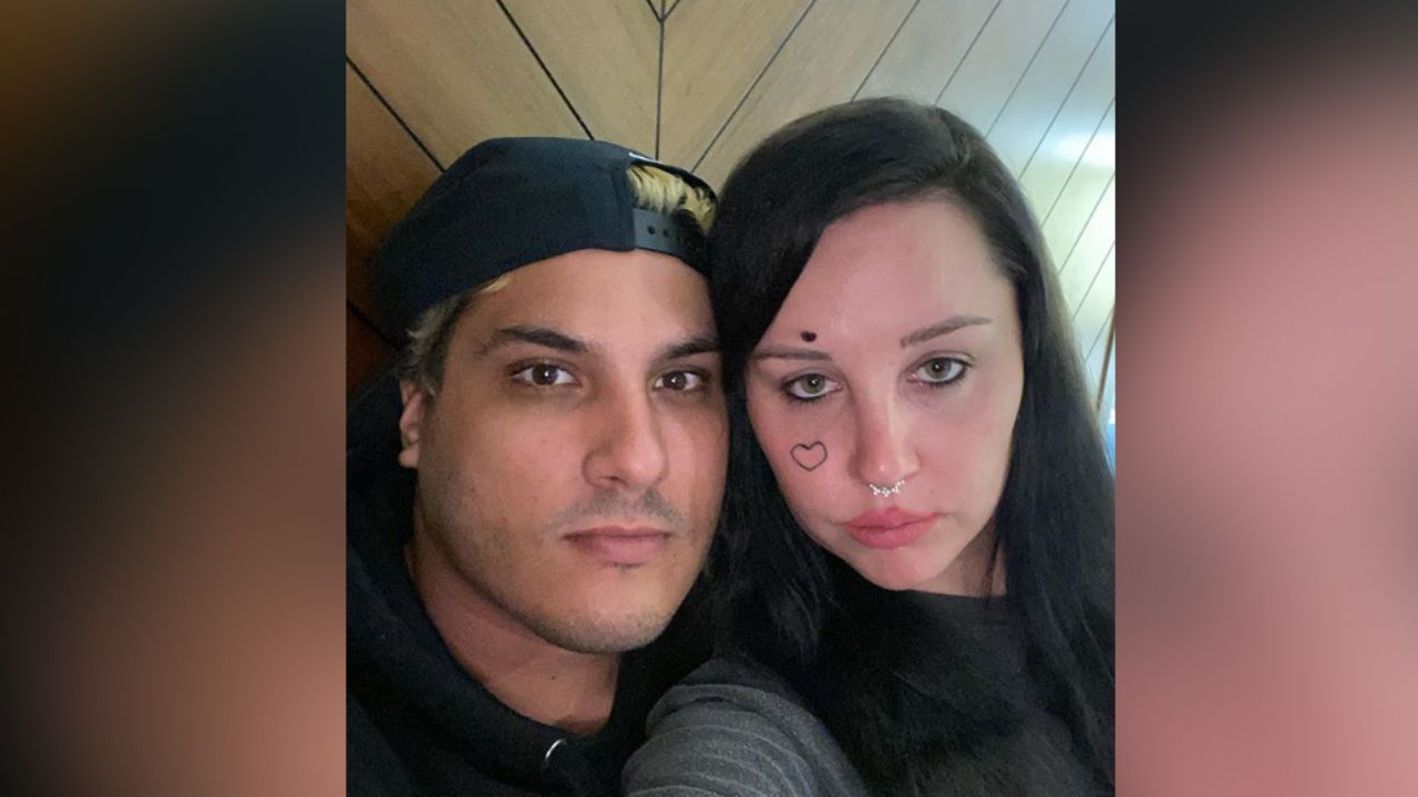 ¡Irreconocible! Amanda Bynes impacta con extraño aspecto y compromiso