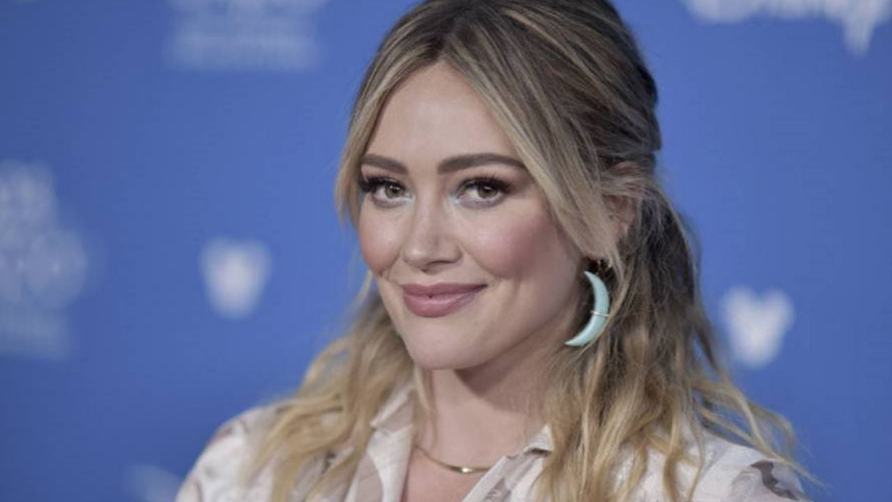 VIDEO: Hillary Duff ataca a supuesto pederasta que tomaba fotos a su hijo