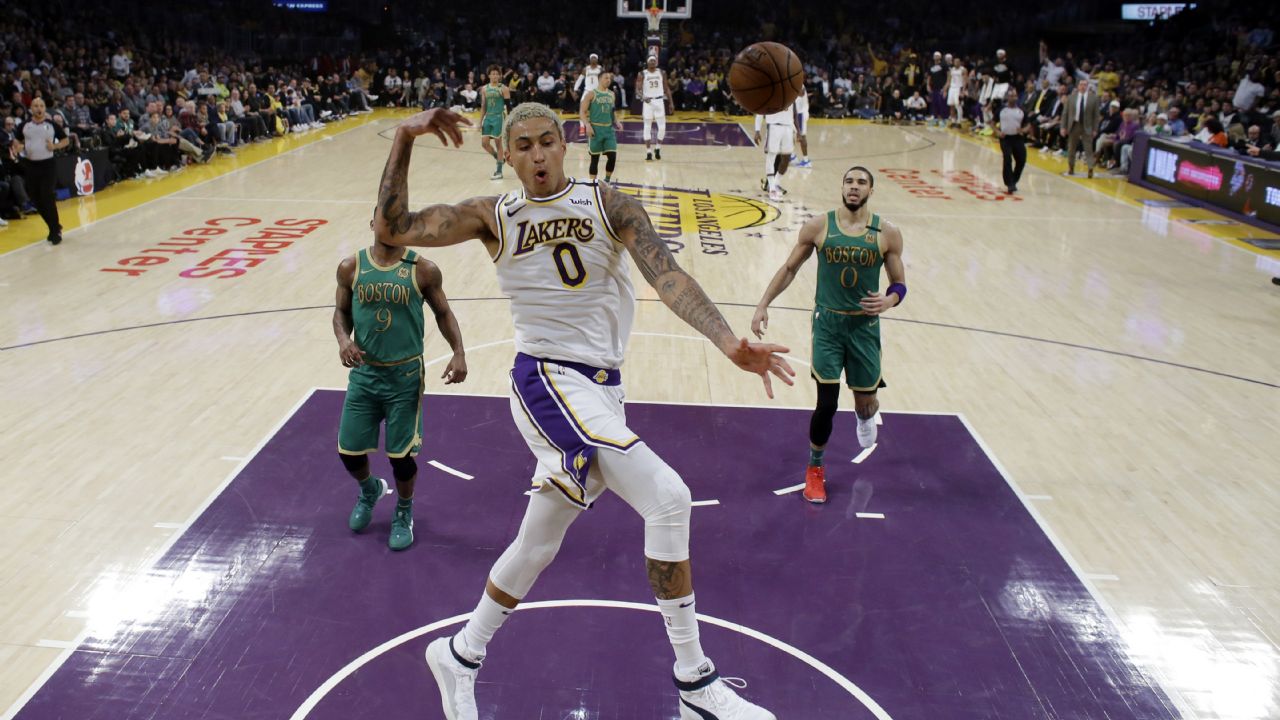Con Davis y LeBron de mentores los Lakers se lleva el triunfo ante Celtics