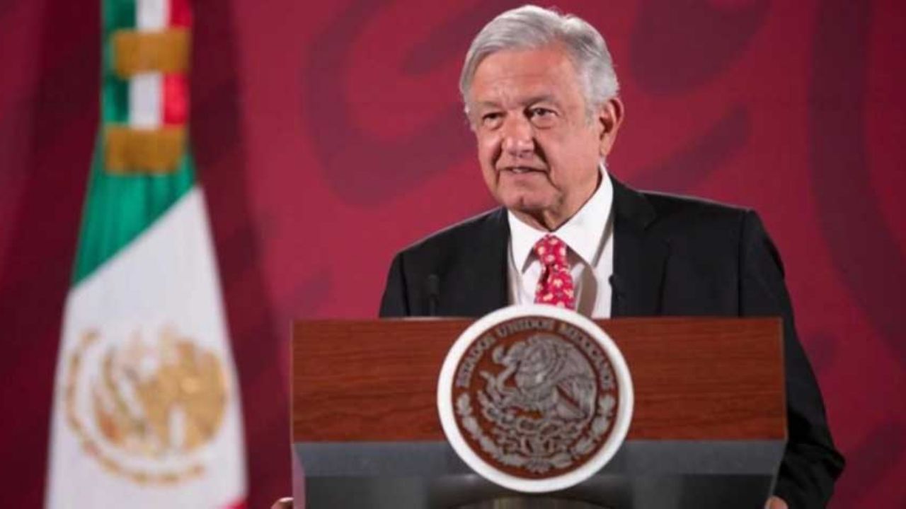 AMLO ‘se calienta’ con el WSJ por compararlo con Santa Anna y Porfirio