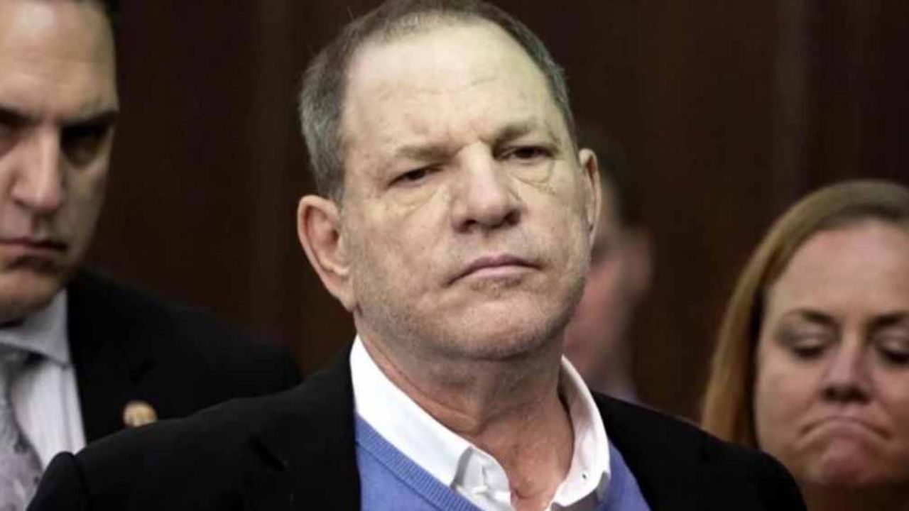 Harvey Weinstein es hallado culpable de violación; libra los cargos más graves