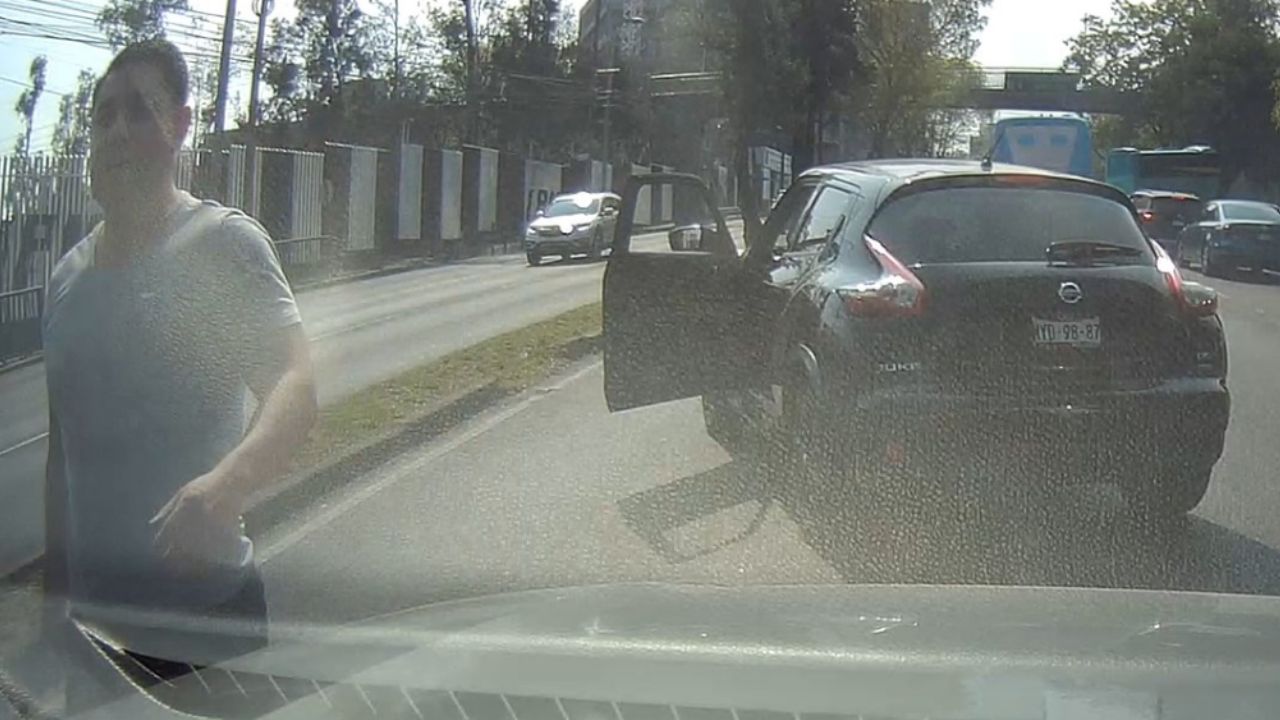VIDEO: Conductor exhibe a sujeto que atacó su carro con una varilla en CDMX