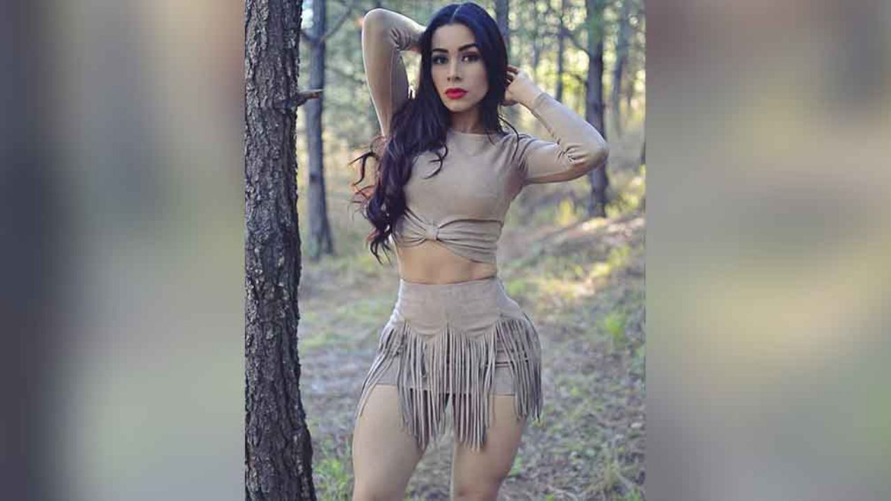 ¡Tremenda diosa! Sin pudor, Yuliett Torres levanta su blusa; no trae sostén