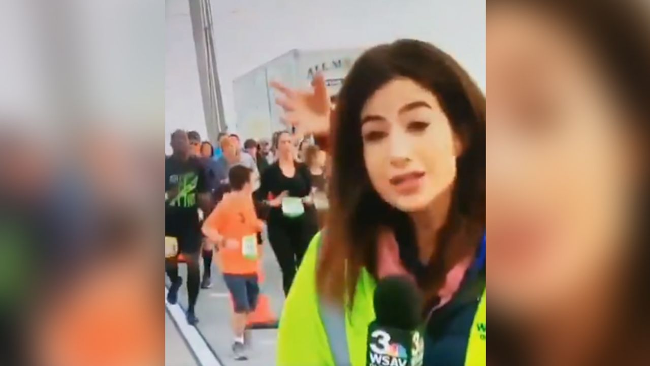 VIDEO: Reportera es manoseada por corredor durante un maratón