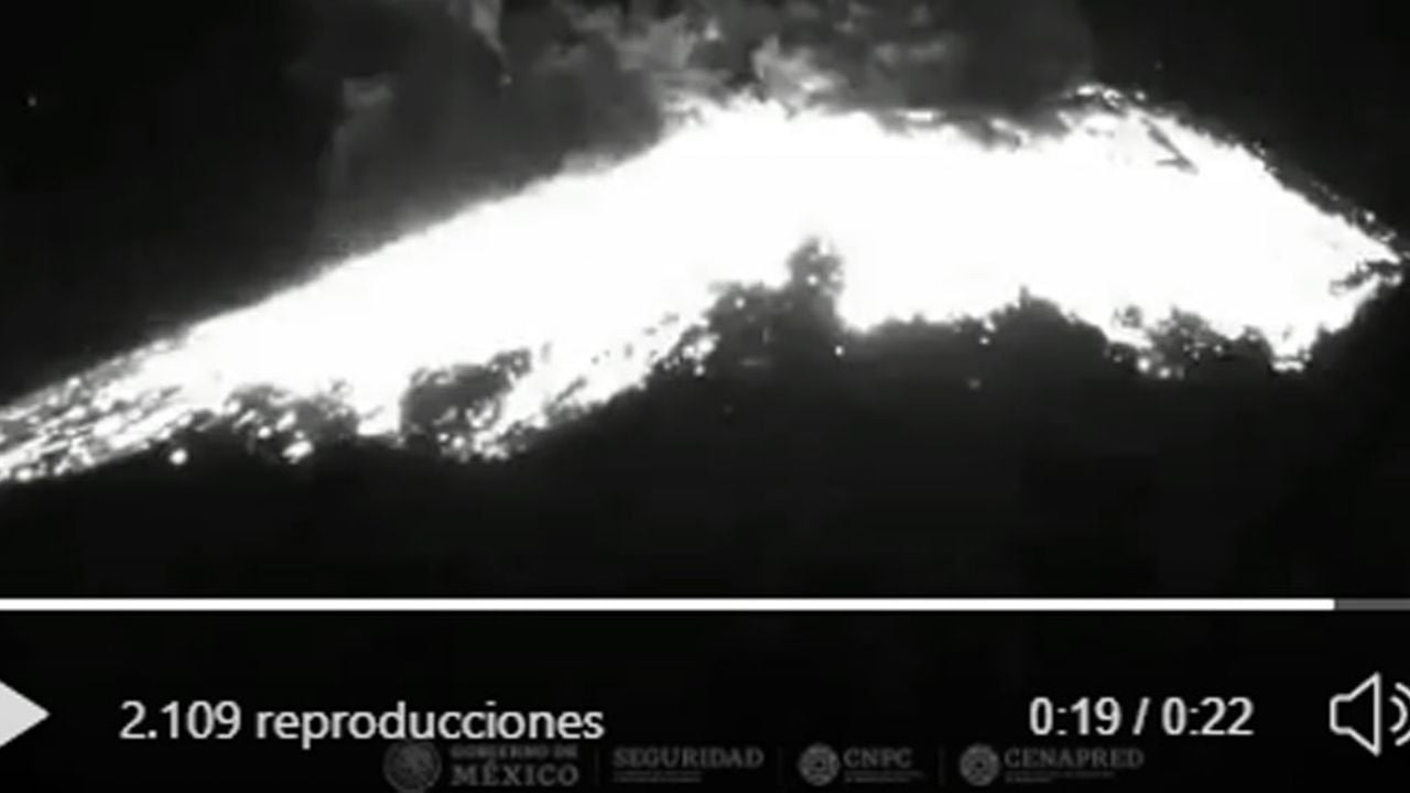 VIDEO: Popocatépetl registra fuerte explosión y lanza fragmentos con gases