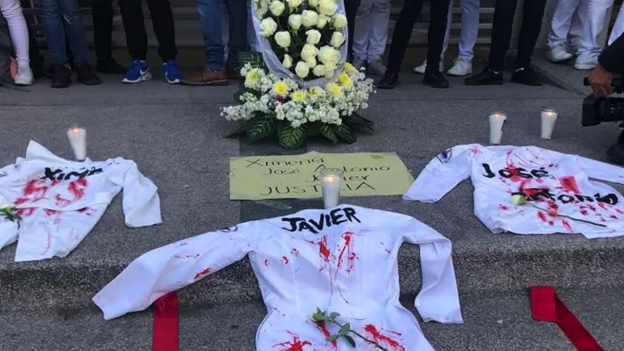 ‘Ni Una Bata Menos’: Marchan en Puebla por asesinato de alumnos de medicina