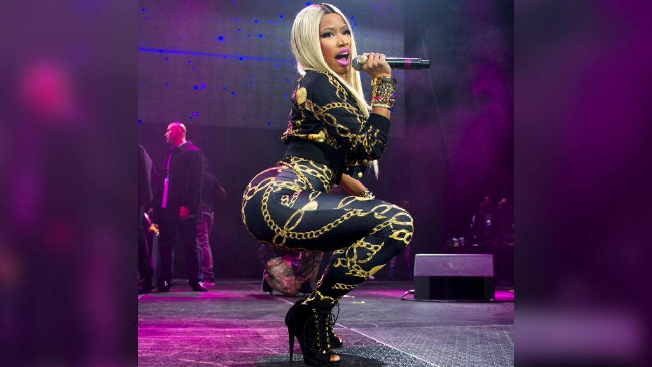 Tras rumores de embarazo, Nicki Minaj luce espectacular atuendo de carnaval