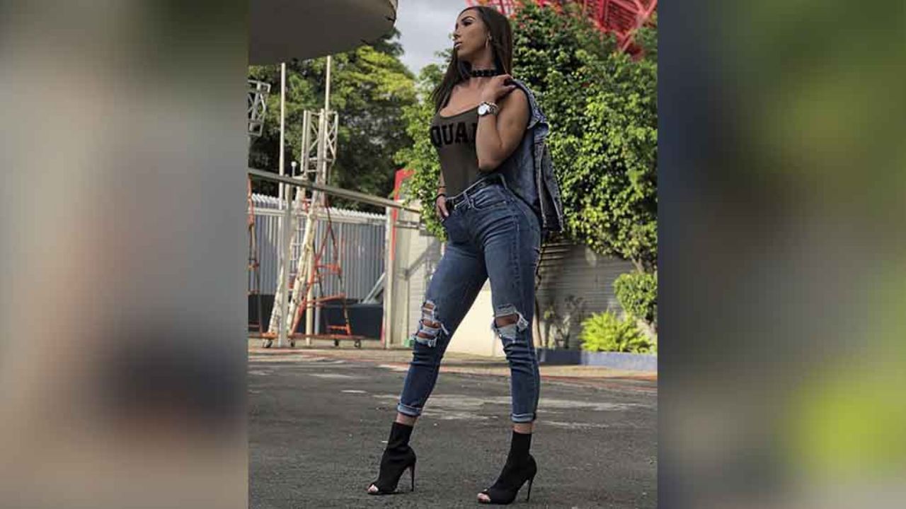 Danik Michell se olvida de lo sensual y habla sobre su lucha con el acné