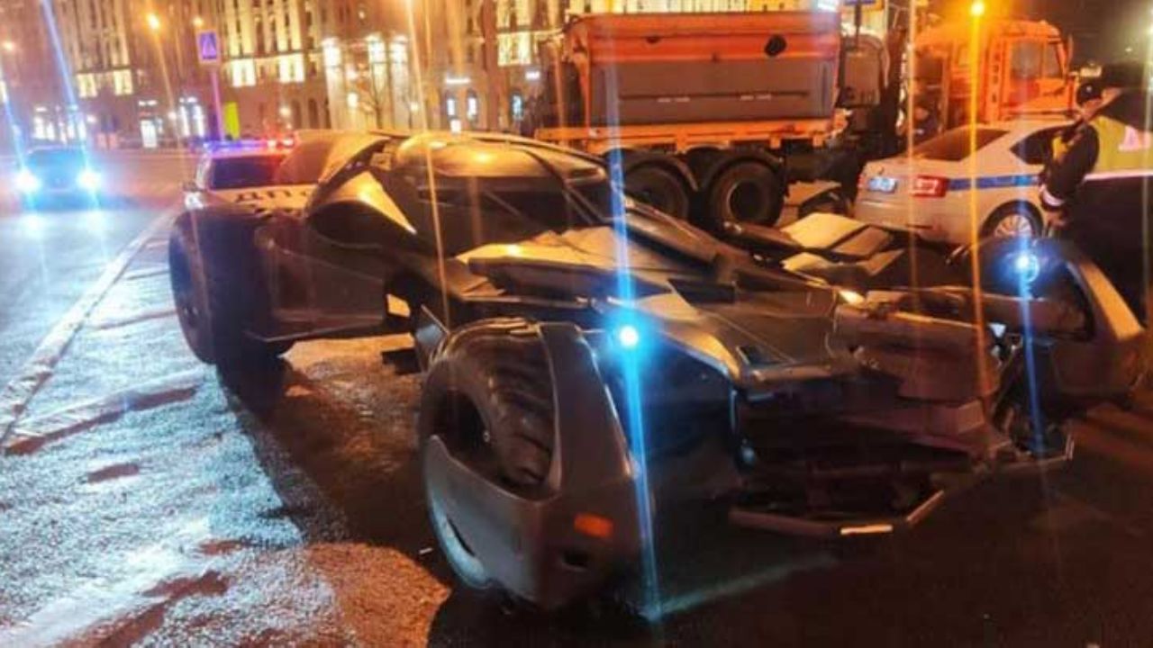 Detienen a un hombre con una réplica del ‘Batimóvil’ de ‘Batman vs Superman’
