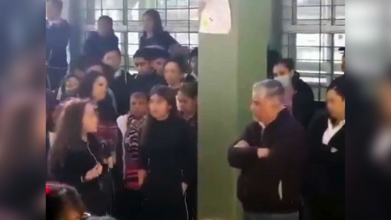 Director de secundaria es destituido tras culpar a alumnas por el acoso