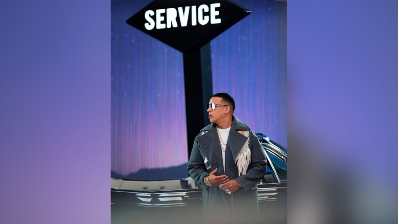Daddy Yankee ‘revienta’ las redes al cantar desde su automóvil: “Eres el rey”