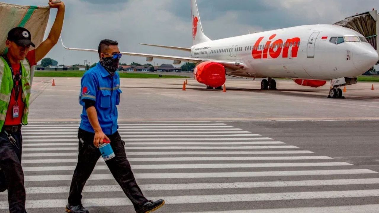 VIDEO: Volcán Merapi erupciona con descargas eléctricas en Indonesia