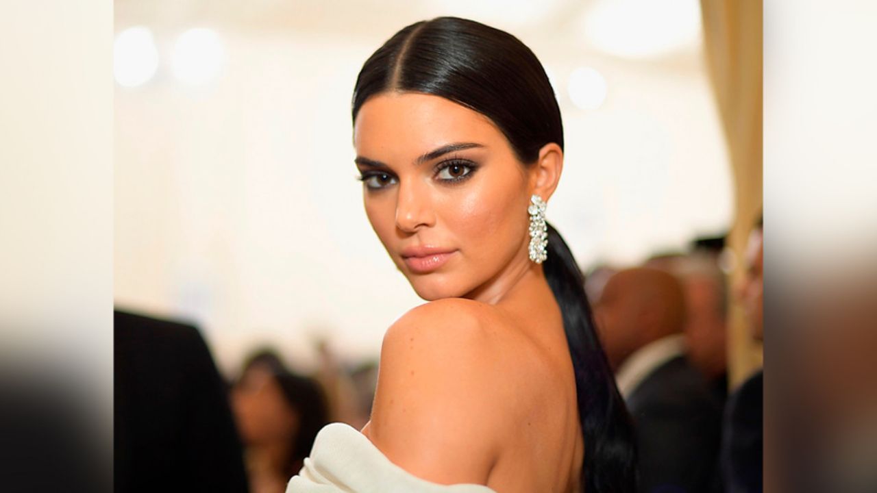 “Eres mi obsesión”: Kendall Jenner presume su figura con diminuto bikini