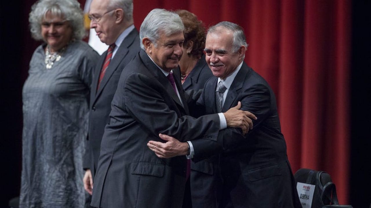 AMLO defiende a Alfonso Romo ante investigación en su contra