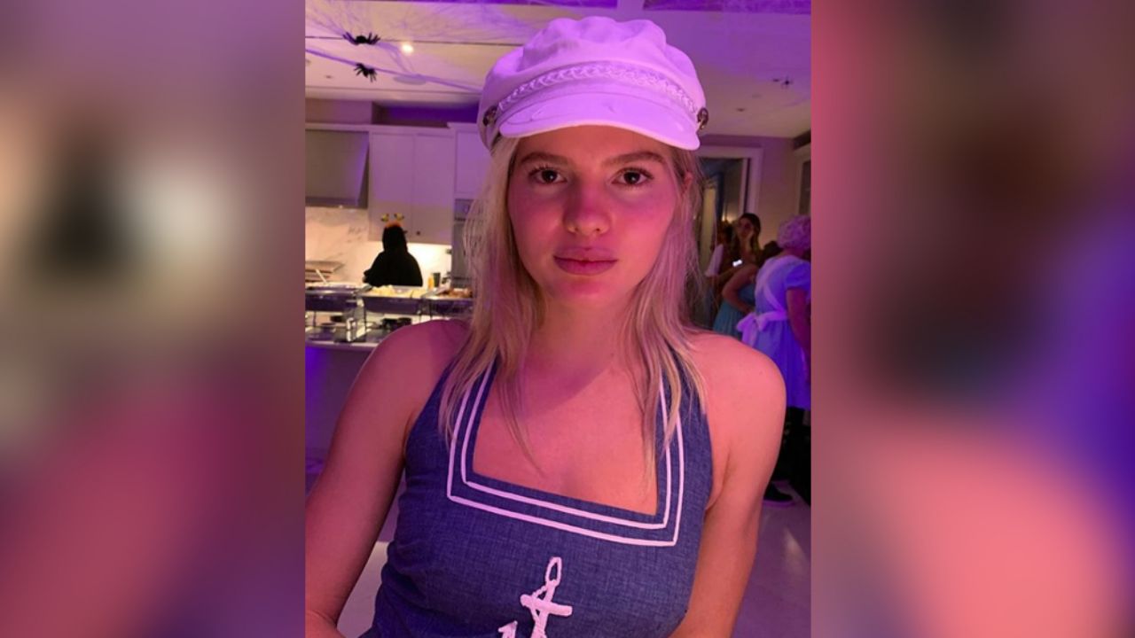 Victoria, la hermana de Enrique Iglesias, salva a un perro de morir en la calle