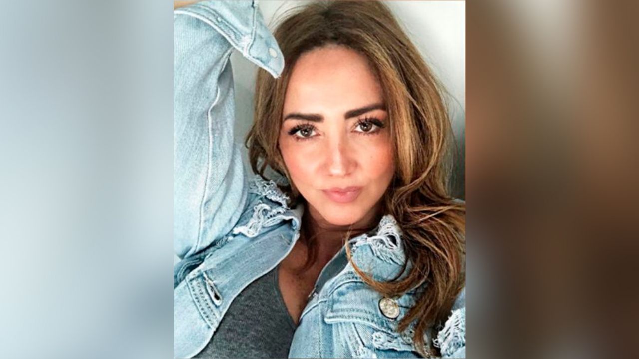 “Un completo ángel”: Andrea Legarreta ‘enamora’ al modelar coqueto vestido