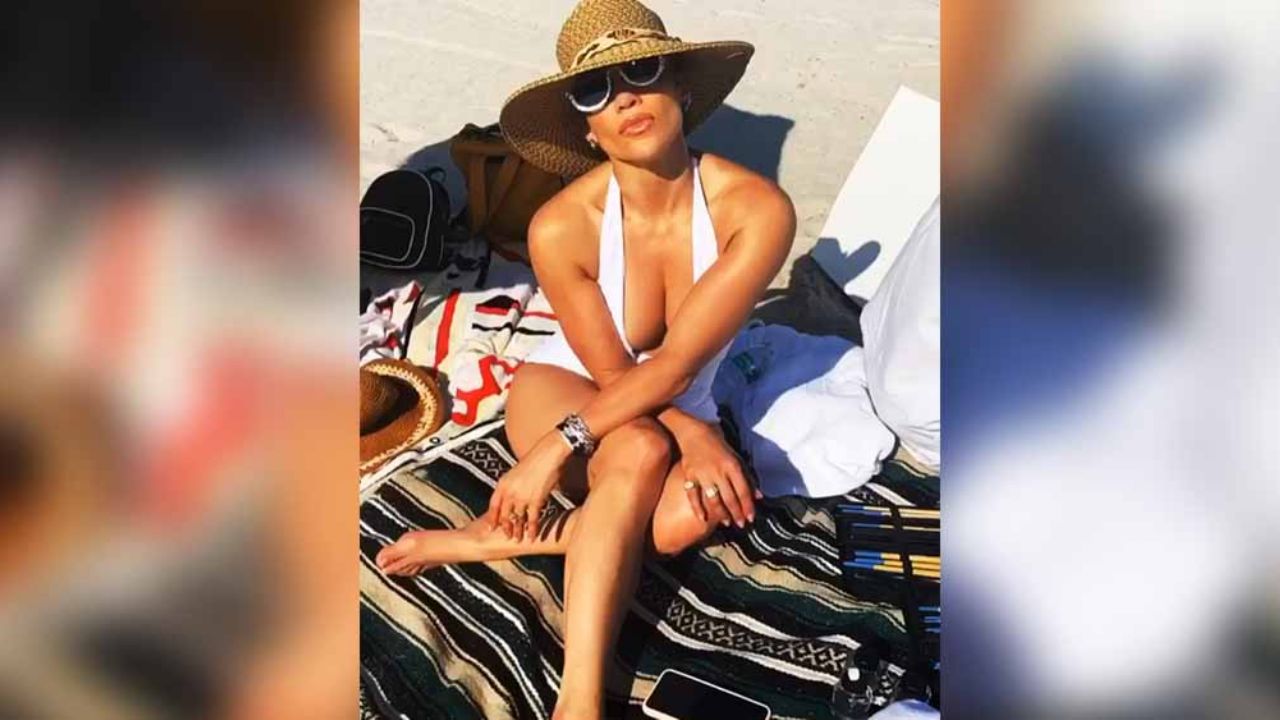 VIDEO: Jennifer Lopez graba su trasero en sexy bañador y lo luce en Instagram
