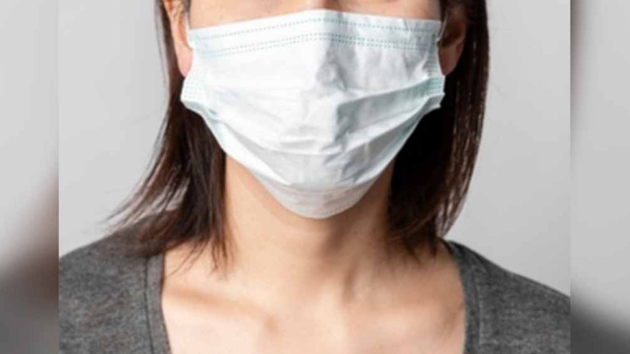 Pánico por coronavirus: Personas usan condones en los dedos para protegerse