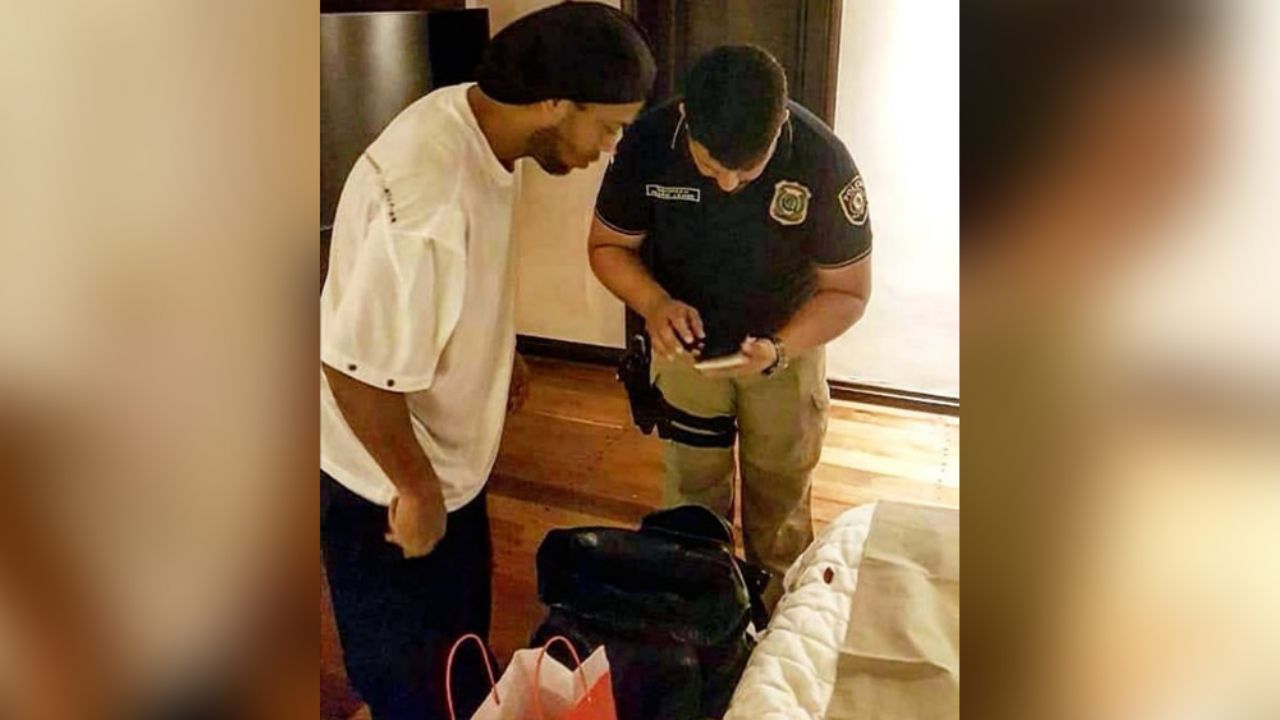 Ronaldinho es detenido con su hermano al presentar pasaportes falsos en Paraguay
