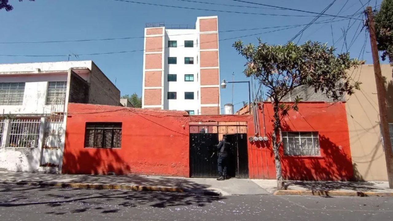 Detienen a mamá de recién nacida que la abandonó entre 2 casas en Iztacalco