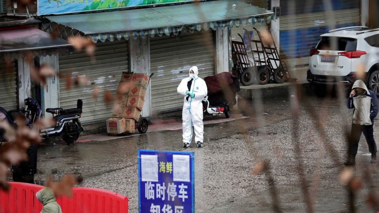Familia es hallada dentro del mercado de Wuhan; epicentro del coronavirus