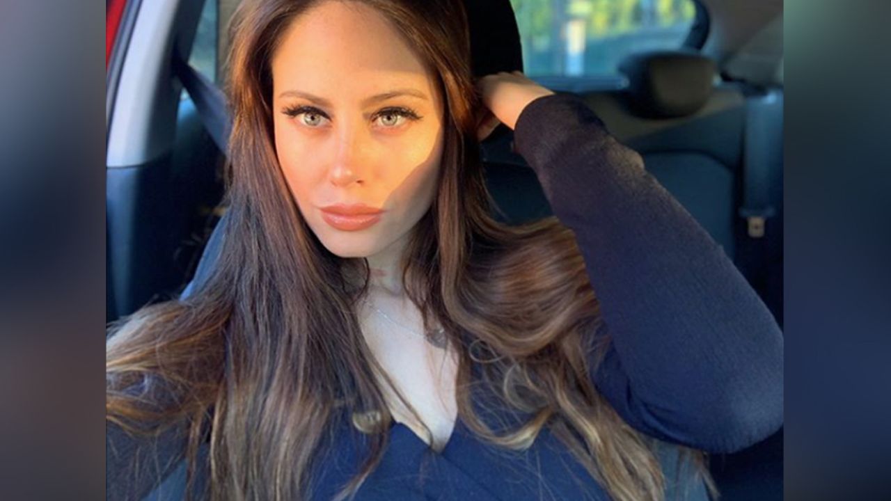 Ignacia Michelson le declara la ‘guerra’ al sostén y modela topless desde la cama
