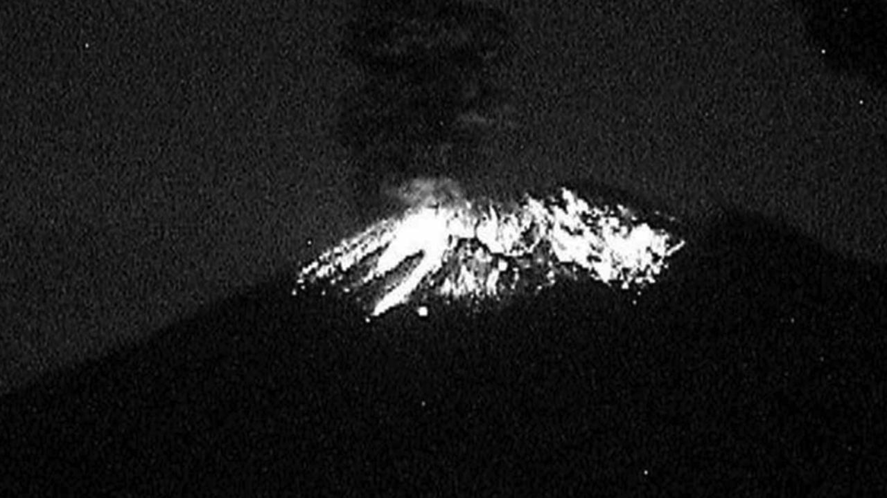 Sigue la actividad en el Popocatépetl; el volcán registra otra explosión