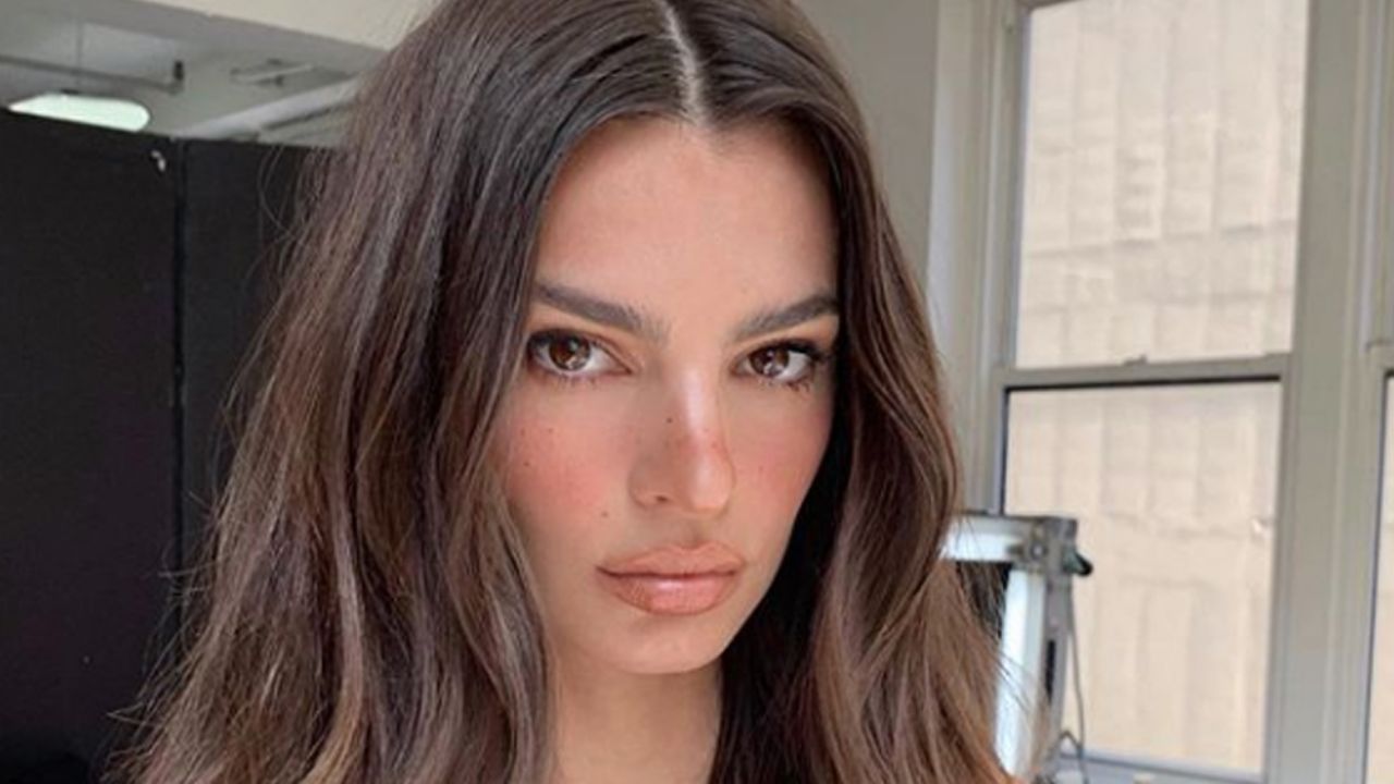 VIDEO: Emily Ratajkowski muestra su lado más atrevido en sensual lencería