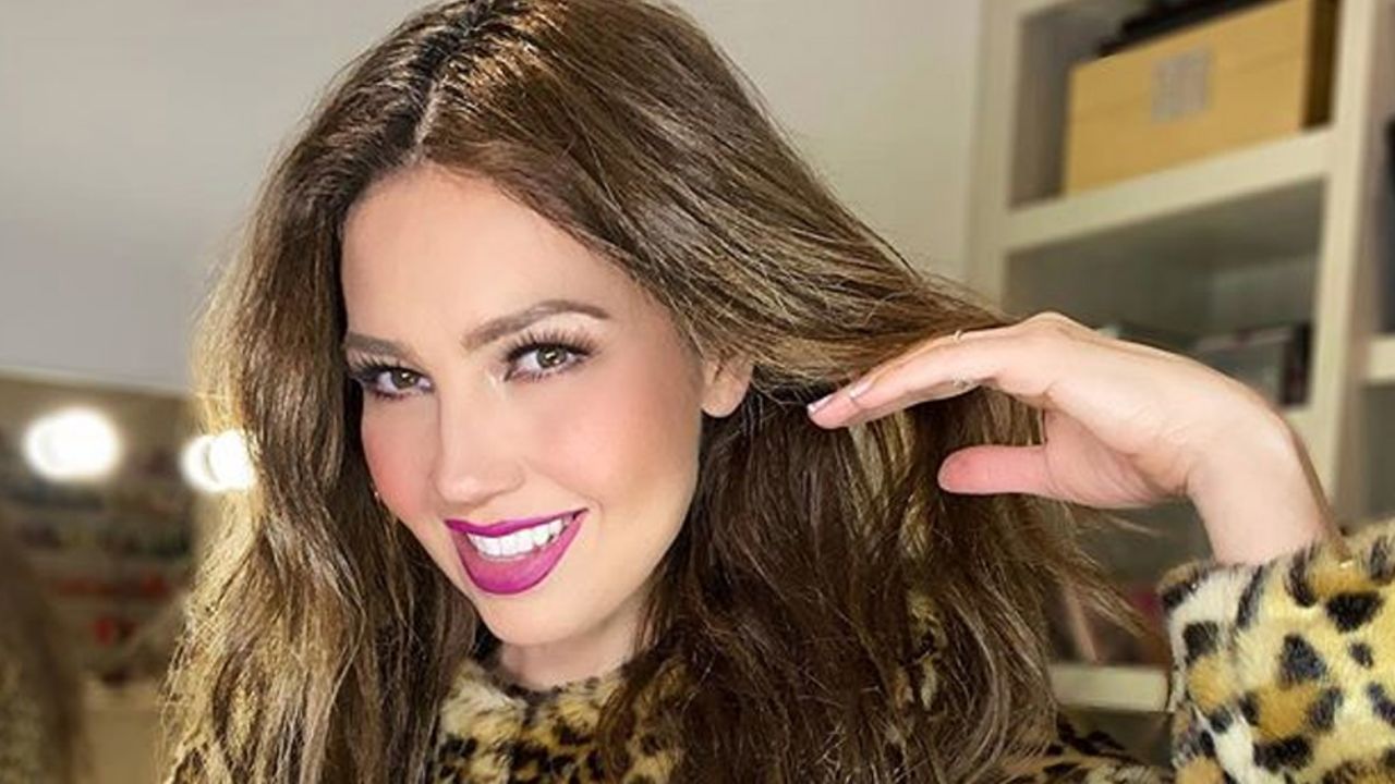 FOTOS: Thalía es delatada por su vestido ¡No llevaba ropa interior!