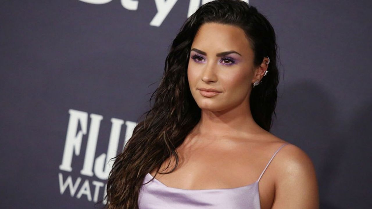Demi Lovato confiesa que siempre ha deseado besarse con Rihanna