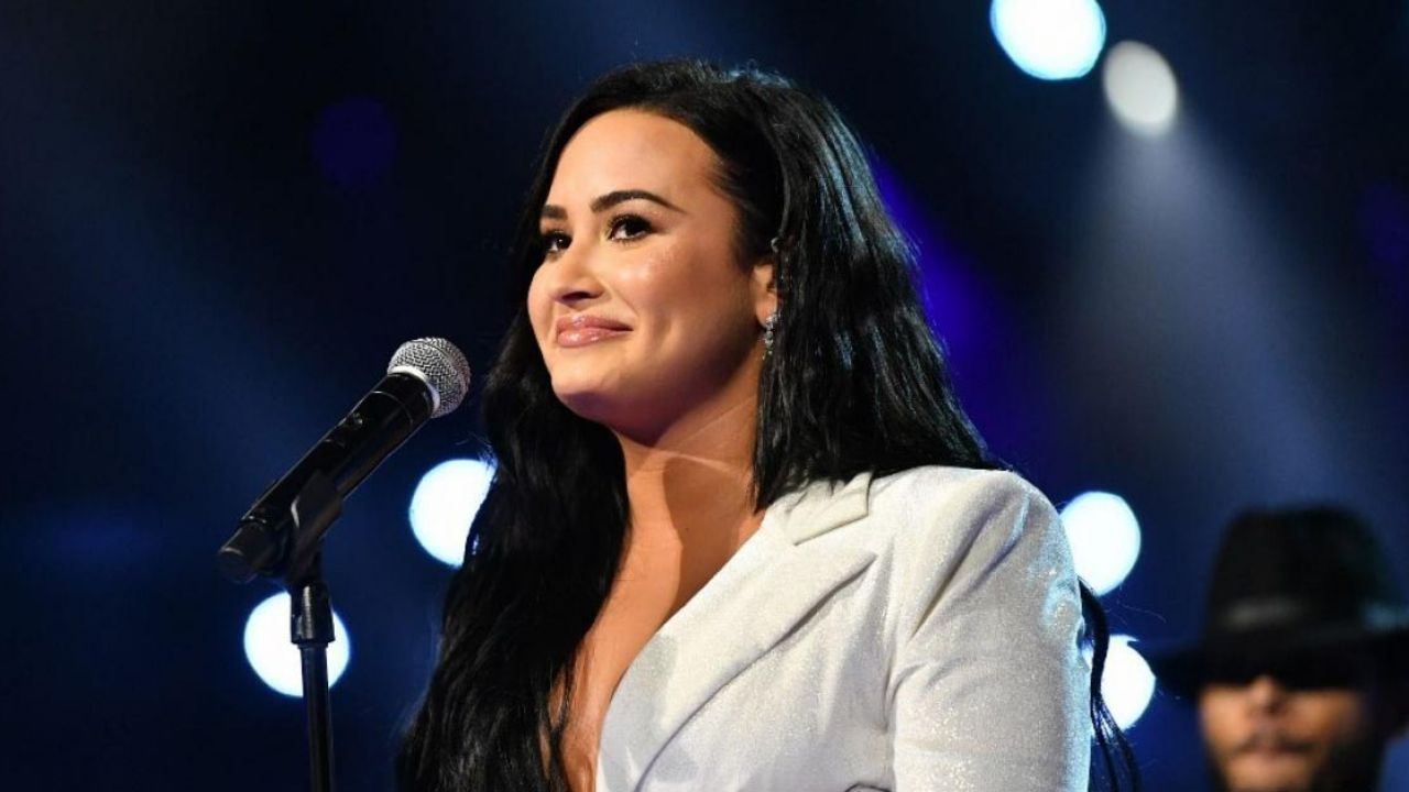 Demi Lovato toca con humor todos sus problemas en nuevo video