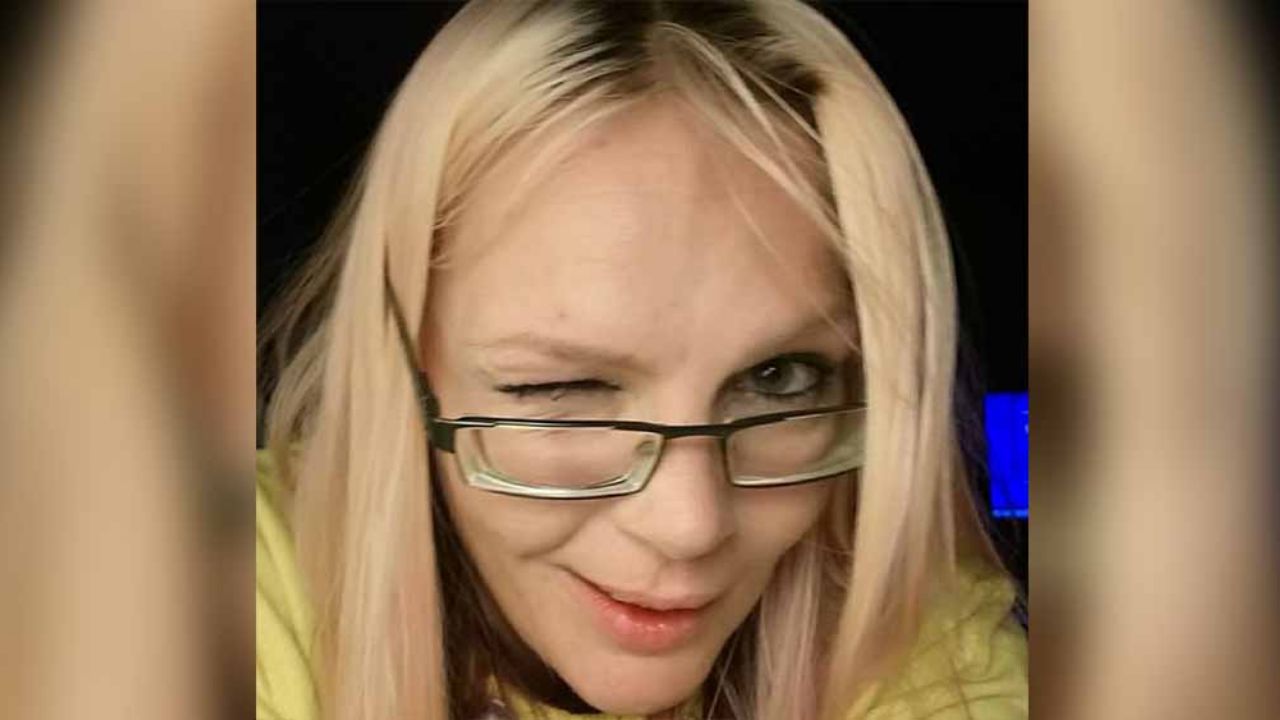 Tras decapitarla, mujer besa la frente de su mamá y guarda la cabeza en bolsa