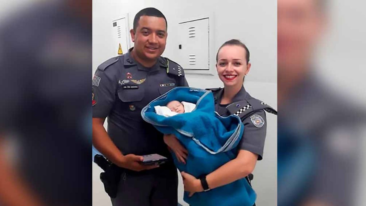 Policías salvan a bebé abandonada en alcantarilla; un vecino oyó su llanto