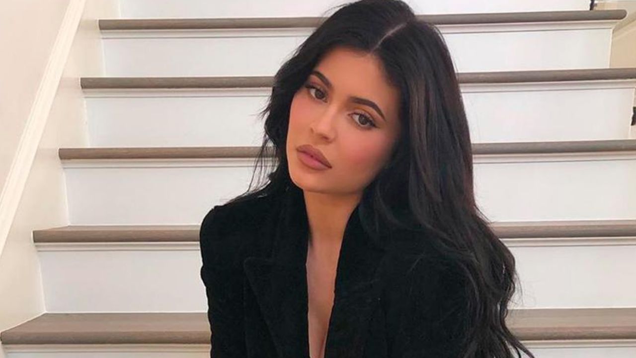Kylie Jenner es comparada con flema de Lolita Ayala por extraño atuendo verde