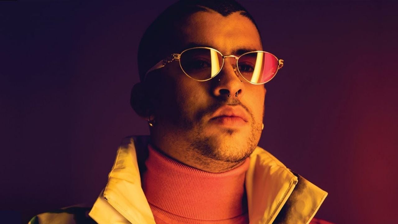 VIDEO: Bad Bunny enseña su bulto mientras ‘perrea’ frente al espejo