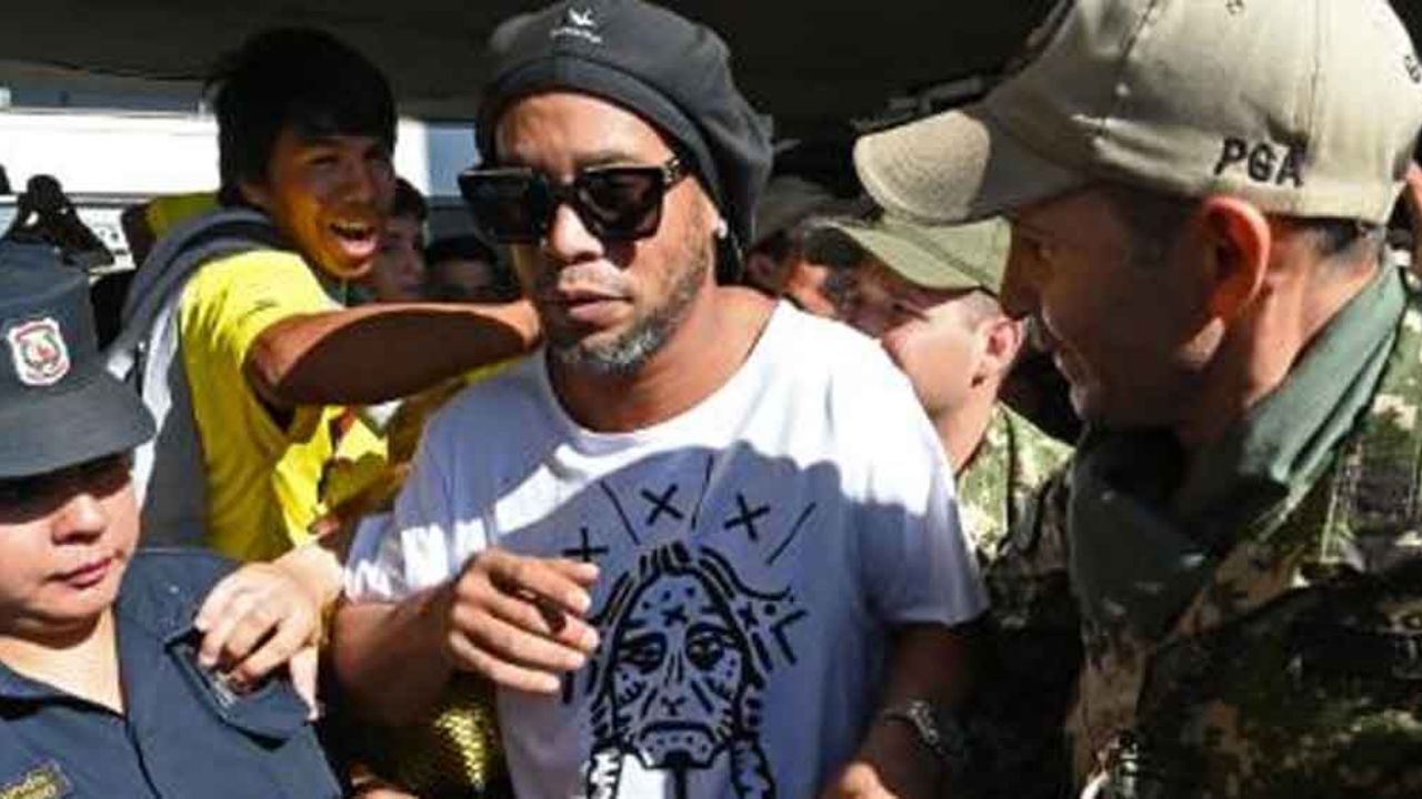 Paraguay emite orden de aprehensión en contra de Ronaldinho