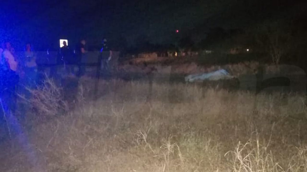 Trágica noche: Jinete fallece al caer de su caballo en camino de terracería