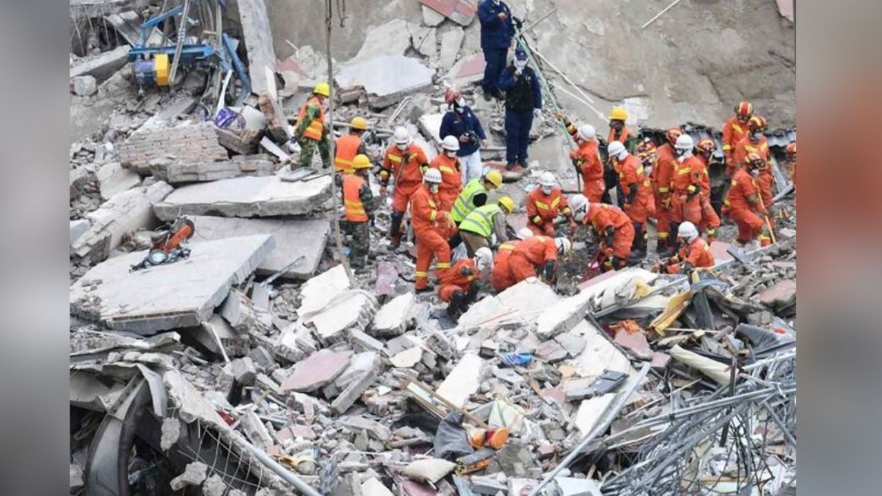 China: Van 10 muertos por el colapso de hotel; tenía personas con coronavirus