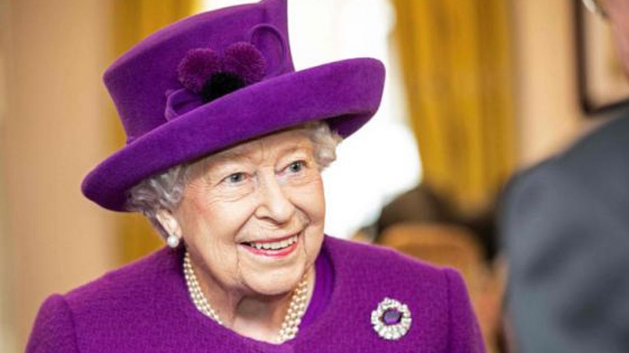 Reina Isabel II, imparable: Asegura no temer a coronavirus y no cancela evento