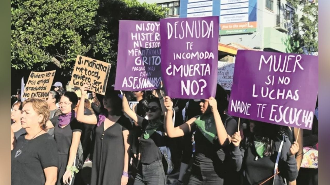 Inicia la Marcha del 8 de marzo del Ángel de la Independencia al Zócalo