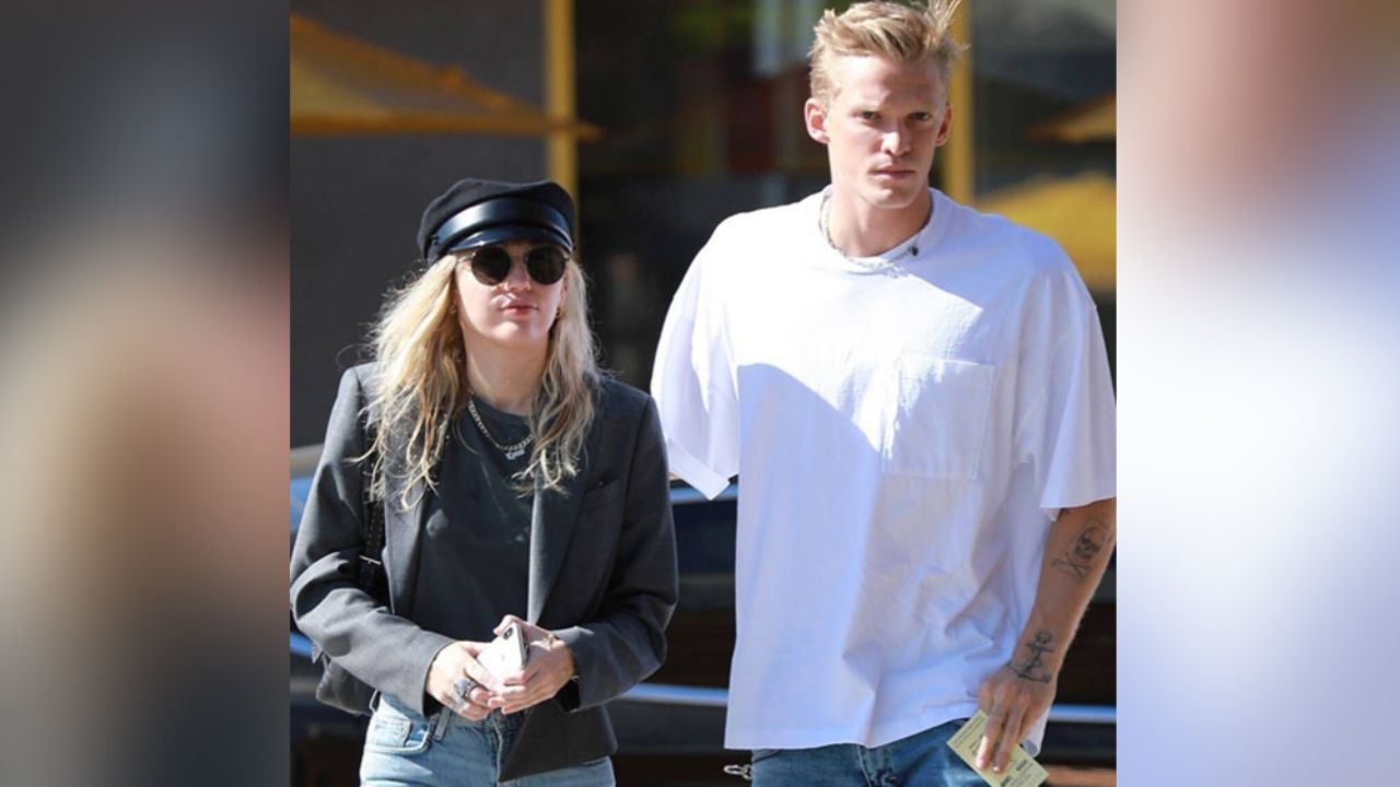 Miley Cyrus y Cody Simpson se graban al manejar; tenían una botella de whisky