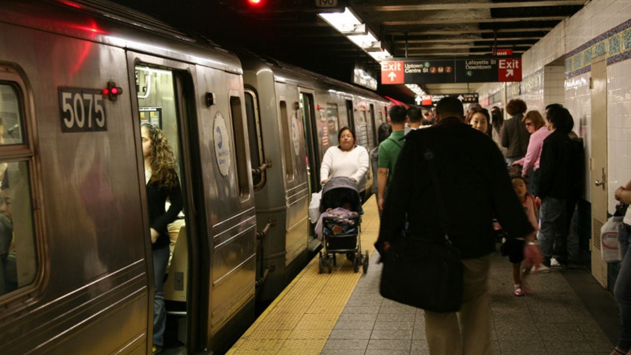 VIDEO: Fans de Céline Dion cantan uno de sus éxitos en el Metro de Nueva York