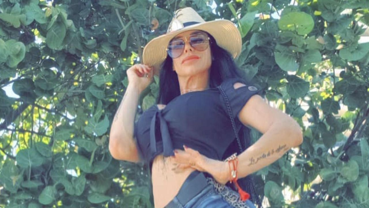 VIDEO: Lis Vega celebra el Día de la Mujer con tremenda tanga negra