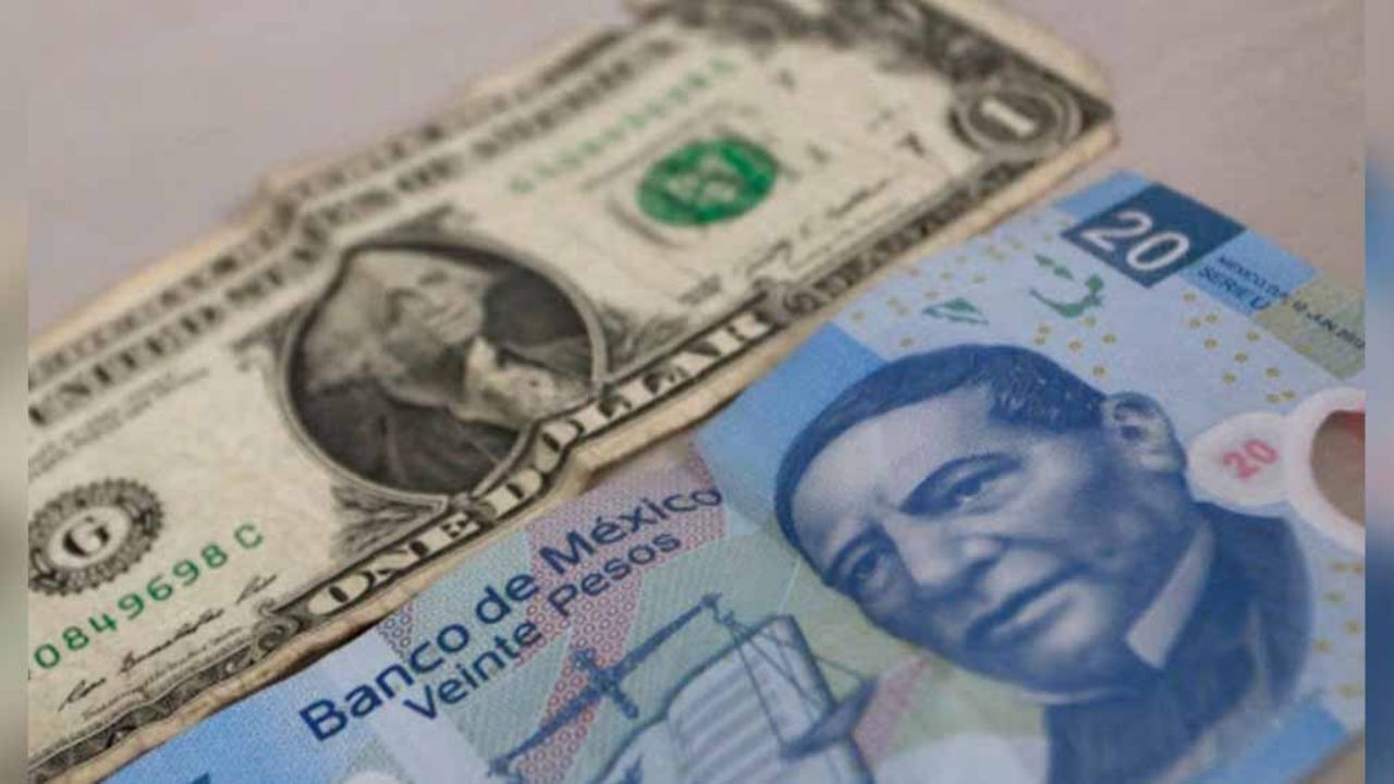 Peso sufre la peor caída frente al dolar en años; así se cotizó la moneda de EU