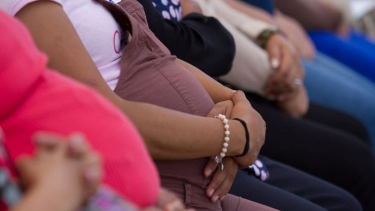 Destituyen a profesor universitario en Puebla por embarazar a 6 alumnas