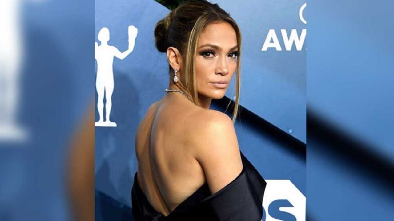 FOTOS: Jennifer Lopez conmemora el 8 de marzo junto a mujeres poderosas